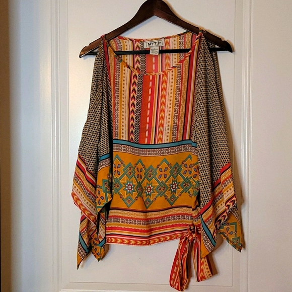 Myths Tops - flowy off the shoulder top